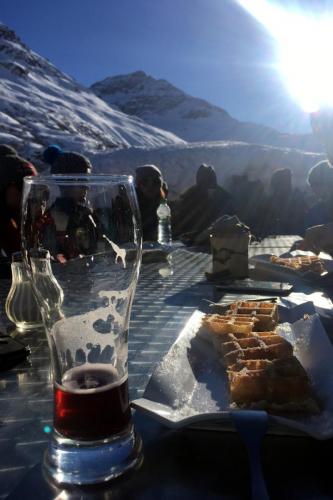 Boire une bière myrtille et manger des gaufres chez Mumu, à l'Ecot