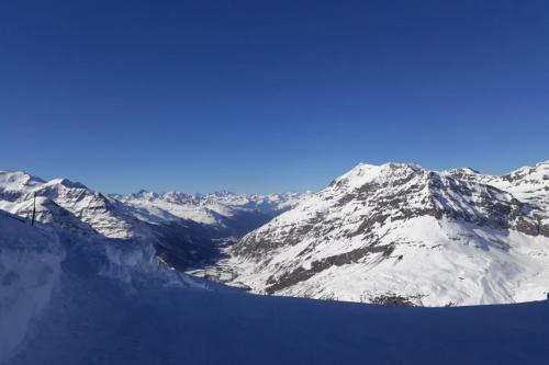 S'arrêter un moment au sommet du domaine skiable, à 3050M